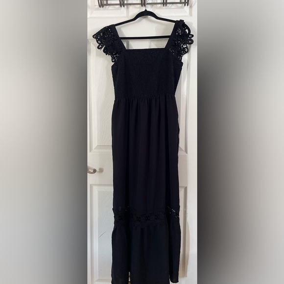 unknown source Dresses & Skirts - Chic Black Lace Cap Sleeve Maxi Dress Large
